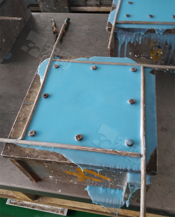 轮胎模具硅胶进行灌注